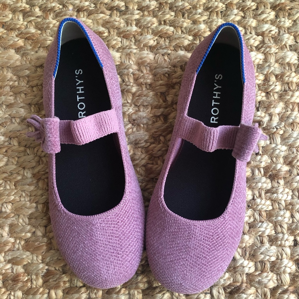 New: Rothys The ReVelvet Mary Jane. Size 4